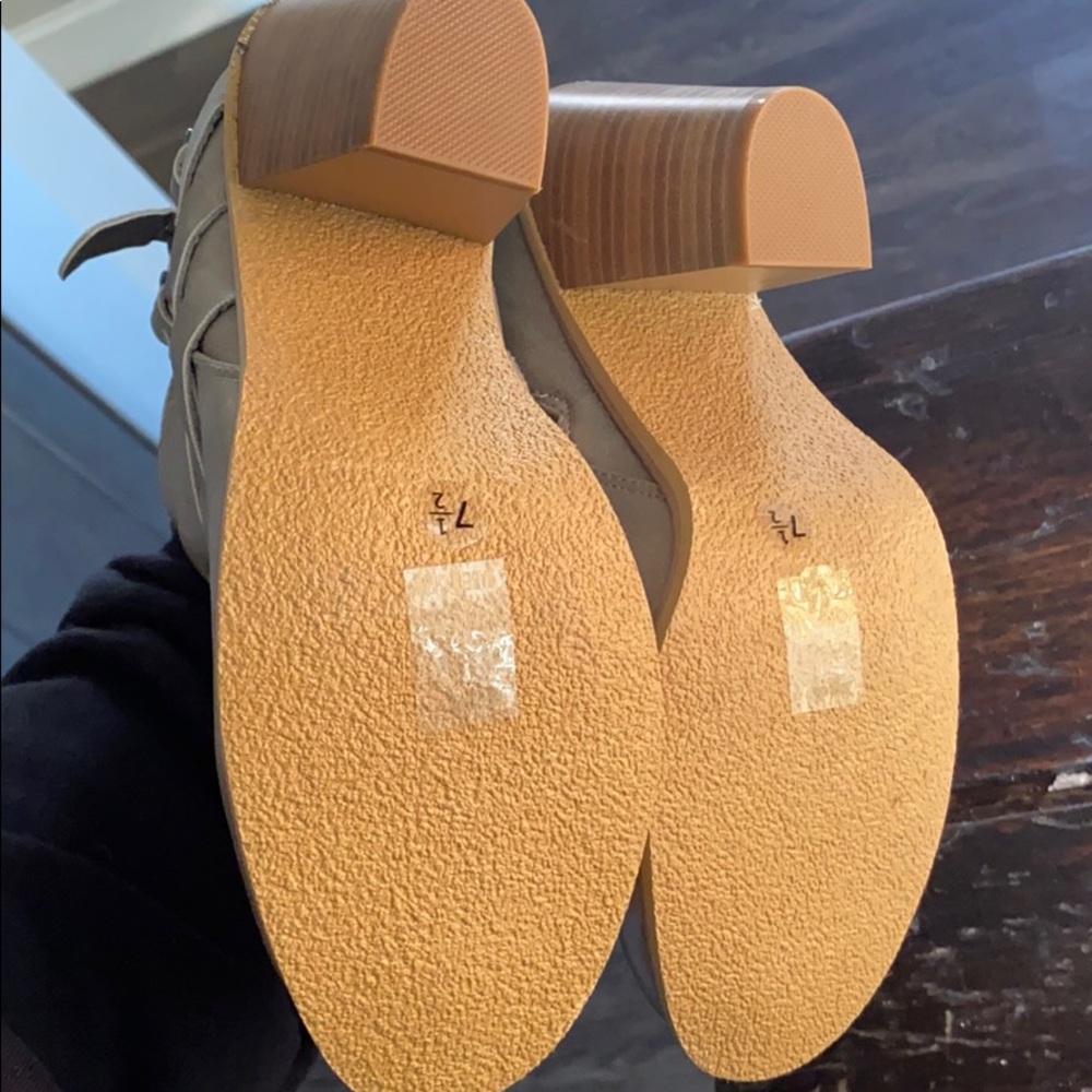 Booties DSW NEW - Picture 6 of 6
